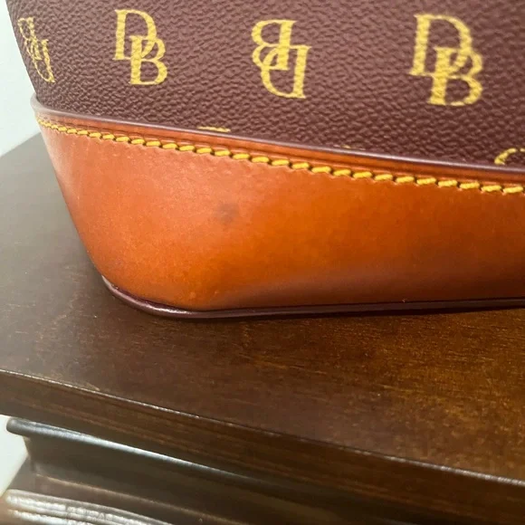 ⭐️ Authentic Dooney and Bourke Gretta Perry Satchel ⭐️ - Picture 7 of 9